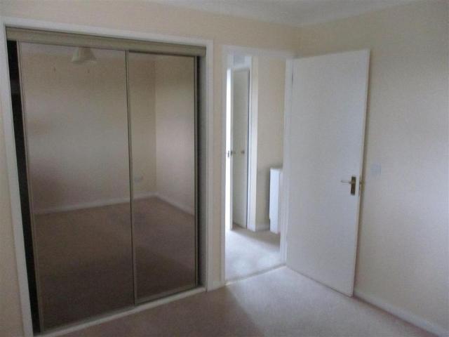 Apartment for rent in Little Common, Heathlands