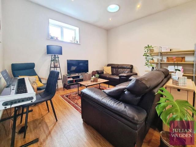 Apartment for rent in Whitfield, Charlesworth