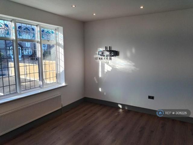 Apartment for rent in West Heath, Greater London