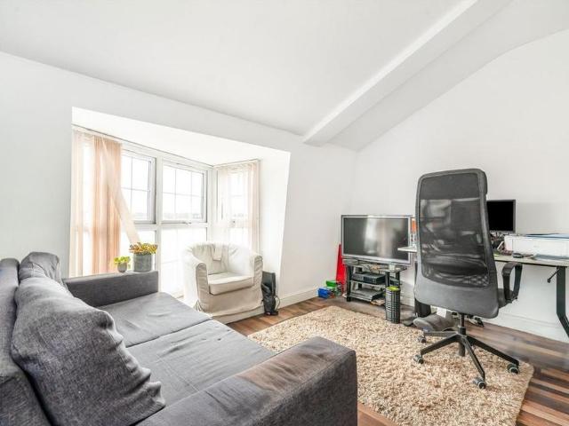 Apartment for rent in St Margarets, Greater London