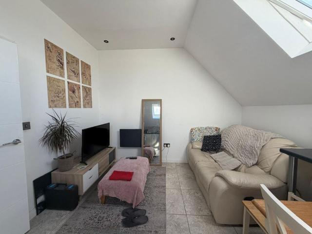 Apartment for rent in Elmfield, Leicestershire