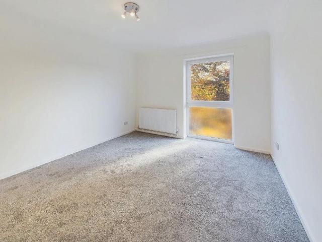 Apartment for rent in Longlands, Greater London