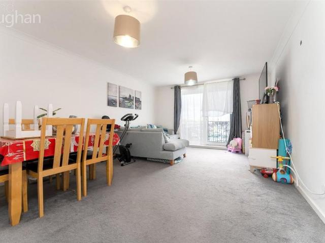 Apartment for rent in Roedean