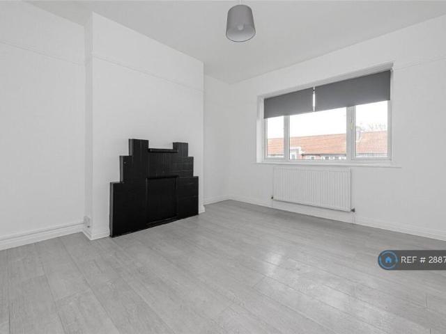 Apartment for rent in Brunswick Park, Greater London