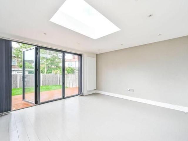 Apartment for rent in The Hale, Mill Hill