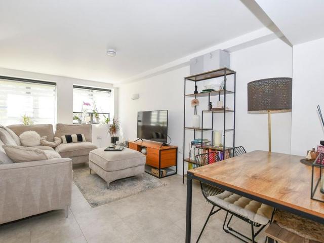 Apartment for rent in Fretherne, Hertfordshire