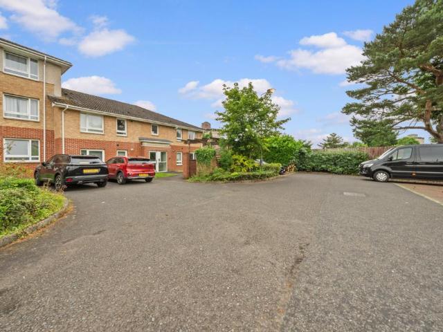 Flat for rent in Motherwell, Scotland
