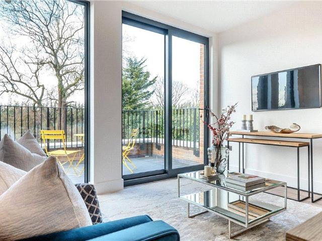 Flat for rent in London Borough of Ealing, Greater London