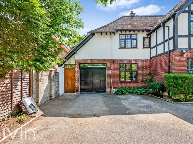 Flat for rent in London Borough of Croydon, Purley