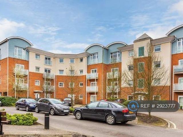 Flat for rent in Red Hill, Surrey