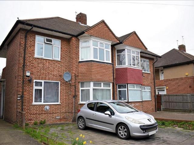 Flat for rent in London Borough of Hounslow, Hanworth