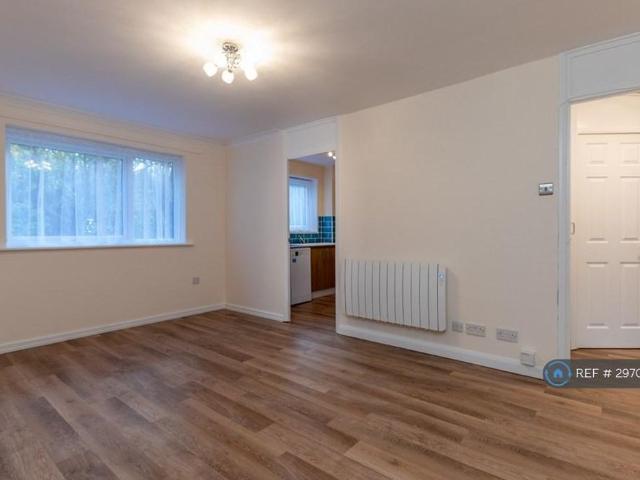 Apartment for rent in Woodhall Farm, Pouchen End