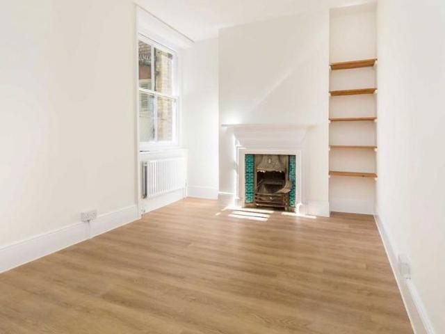 Apartment for rent in Strawberry Hill, Greater London