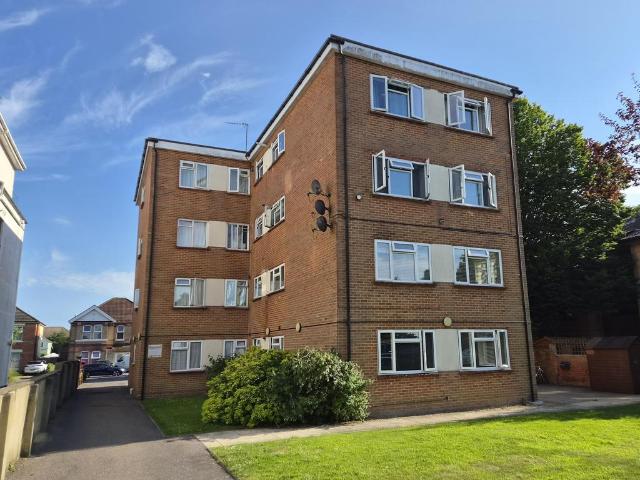 Flat for rent in Charminster, Bournemouth