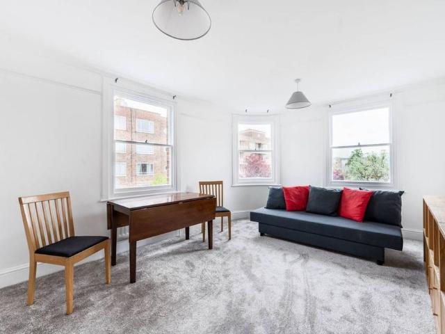Apartment for rent in St. John's Wood, Cat Hill