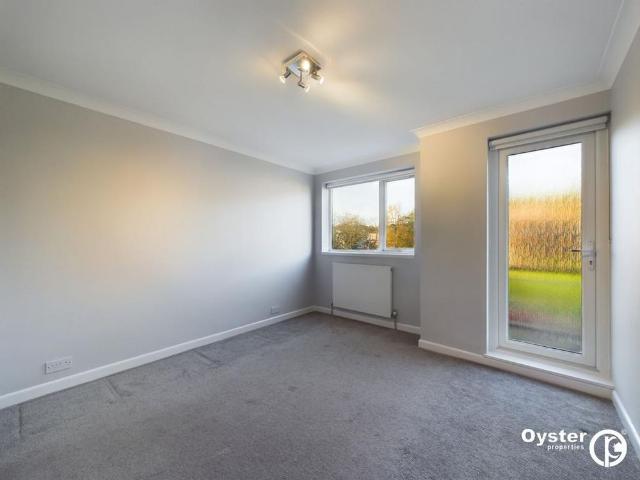 Apartment for rent in Little Stanmore, Greater London