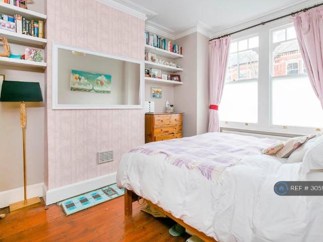 Flat for rent in Abbeville Village, Greater London