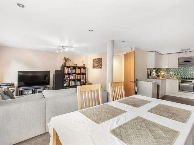 Apartment for rent in London Borough of Lewisham, Lower Sydenham