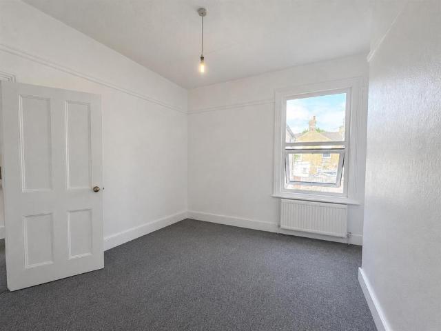 Apartment for rent in Southend City Centre Neighbourhood, Alton Barnes