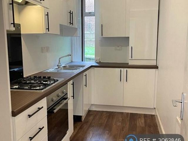 Flat for rent in Charleston, Paisley