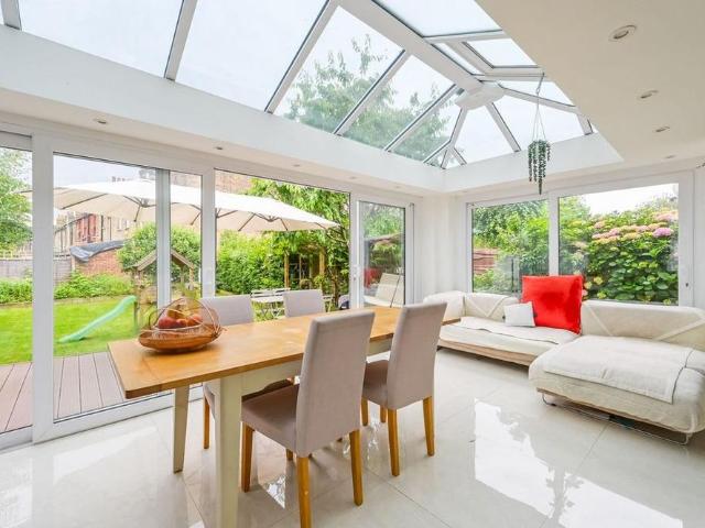 Apartment for rent in Bowes Park, Greater London