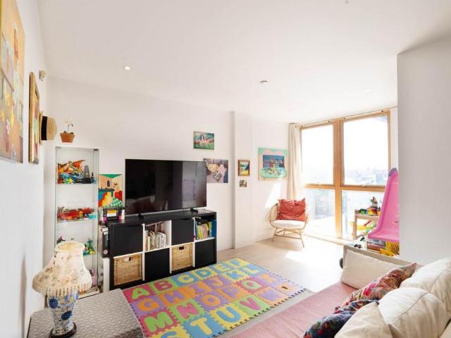 Apartment for rent in Motspur Park, Greater London