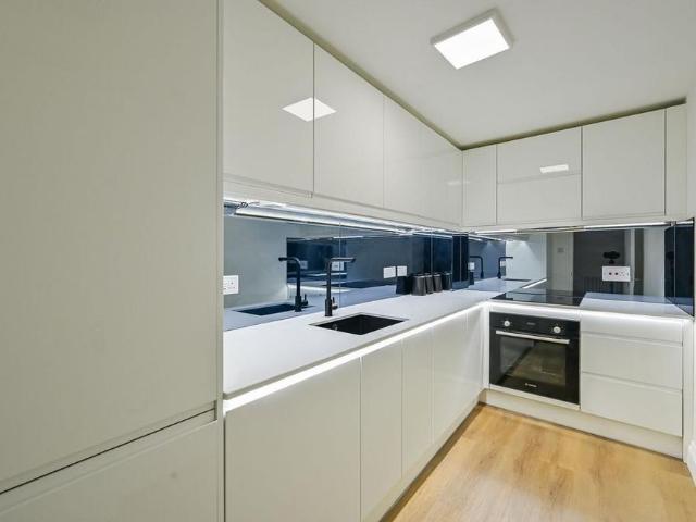 Apartment for rent in Lyons, Greater London
