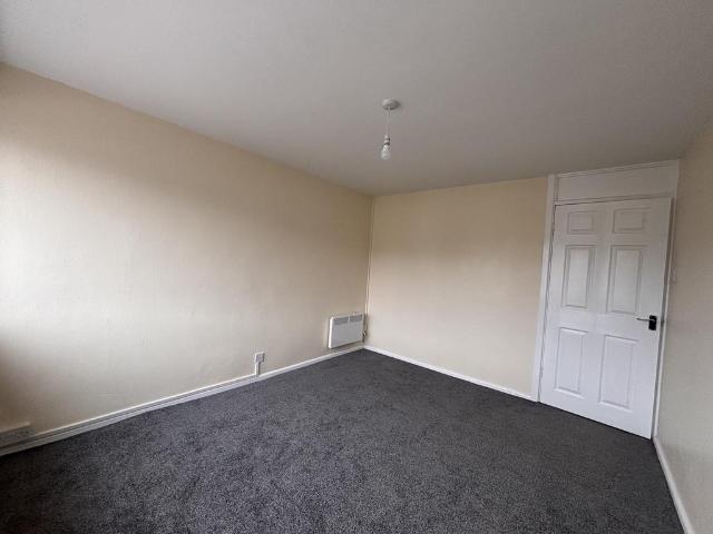 Flat for rent in Chadsmoor, Staffordshire