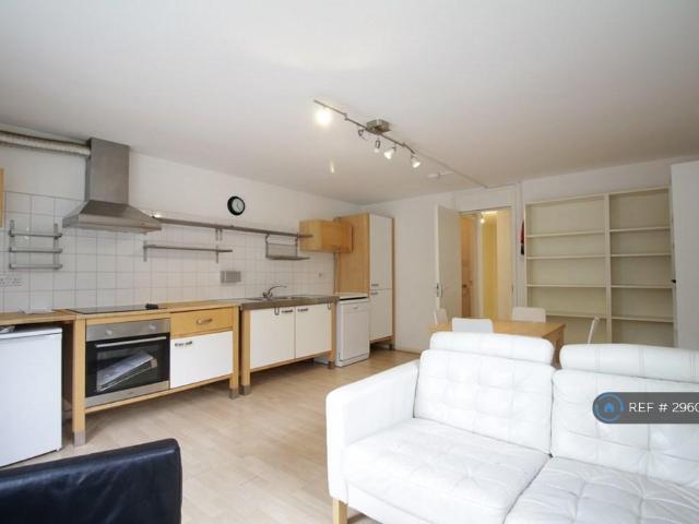 Flat for rent in Chalk Farm, Greater London