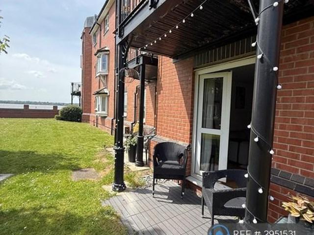Flat for rent in Calderstones