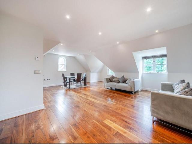 Apartment for rent in Royal Borough of Kingston upon Thames, Greater London