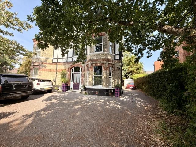 Flat for rent in Charminster, Bournemouth