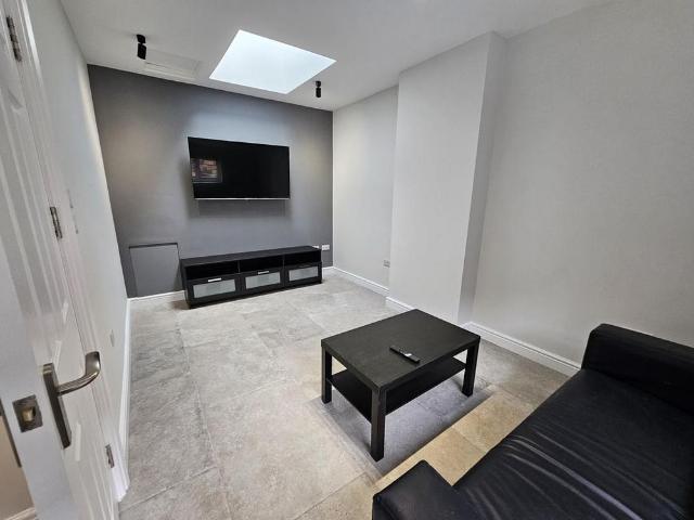 Apartment for rent in Kirkstall, West Yorkshire