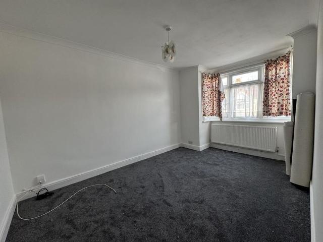 Apartment for rent in Loxford, Seven Kings