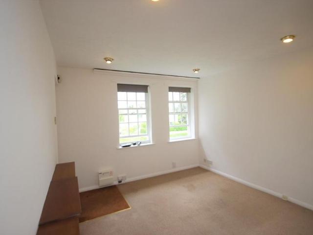 Apartment for rent in Alwoodley, West Yorkshire