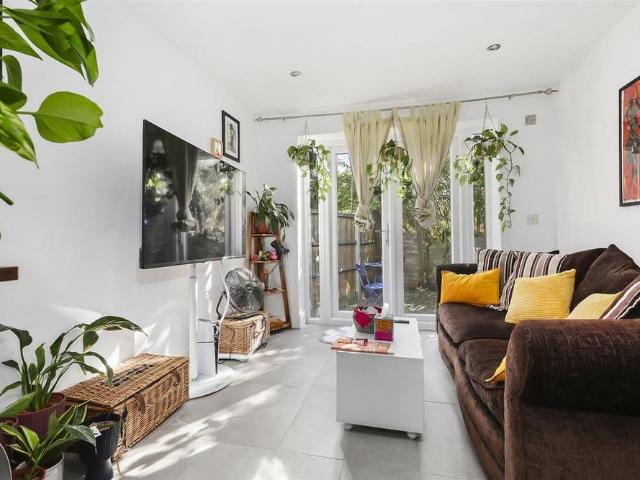 Apartment for rent in Hornsey Park, Greater London
