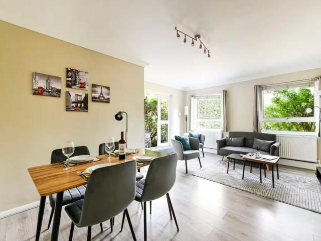 Flat for rent in North Sheen, Greater London