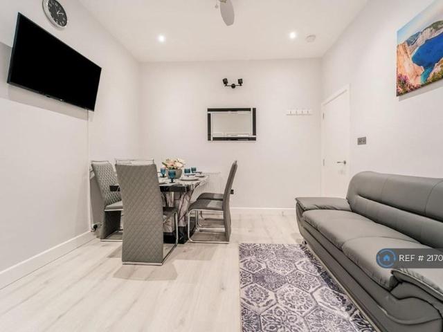Apartment for rent in Seven Kings, Greater London