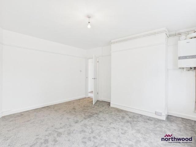 Apartment for rent in Roselands, Eastbourne
