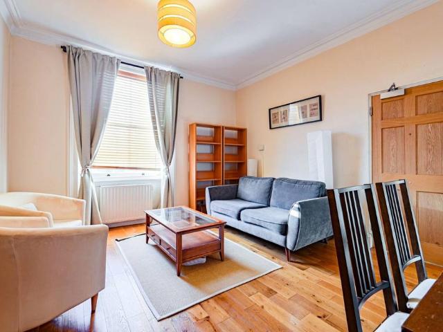Flat for rent in Earl's Court, Isle Of Man