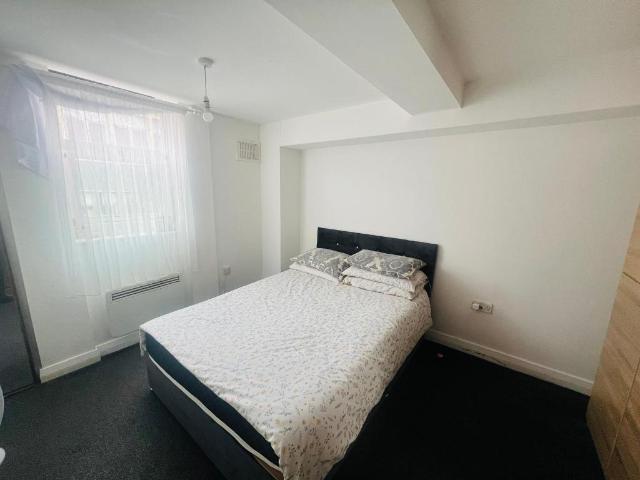 Flat for rent in Slough