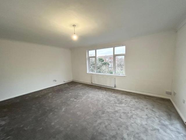 Apartment for rent in Branksome Chine, Canford Cliffs