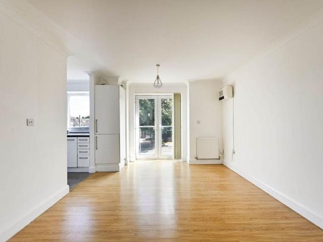 Apartment for rent in London Borough of Croydon, Addiscombe