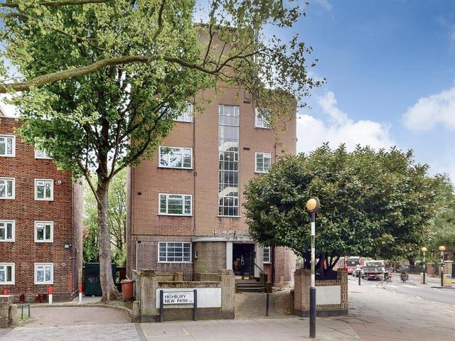 Flat for rent in Highbury, Greater London