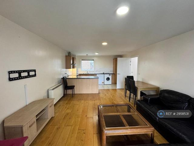 Flat for rent in London Borough of Hounslow, Greater London