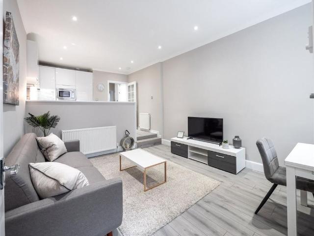 Apartment for rent in Hillside, Leith