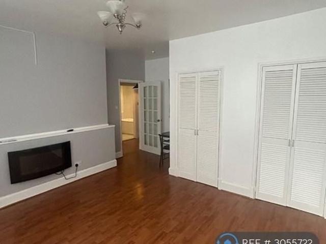 Apartment for rent in Victory Gardens, Renfrew