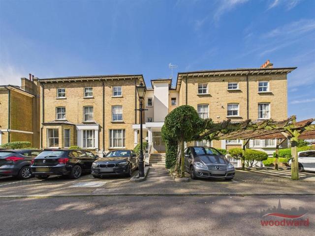 Flat for rent in Harrow On The Hill, Greater London