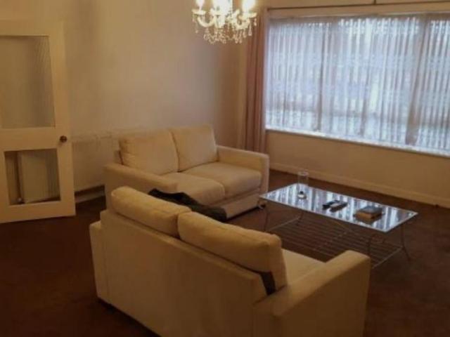 Apartment for rent in Oakwood, Greater London