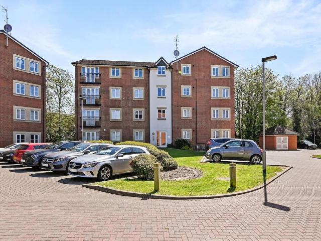 Flat for rent in Watford Heath, North Watford